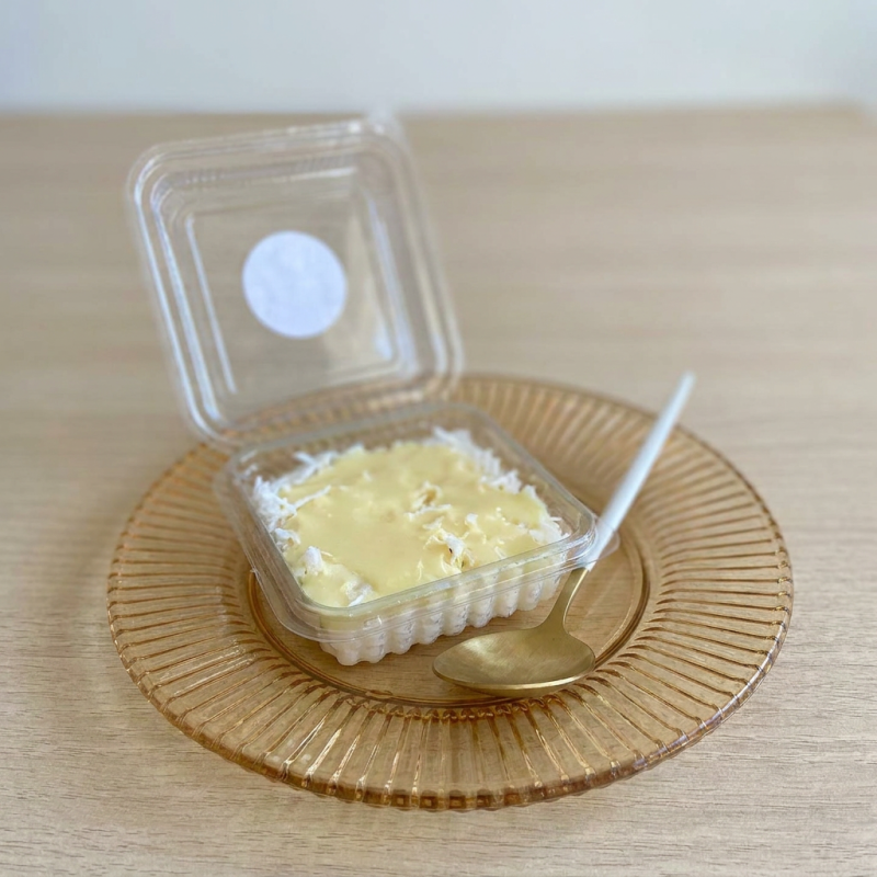 Feito com leite, leitw de coco e coco em flocos. UMA DELICIA