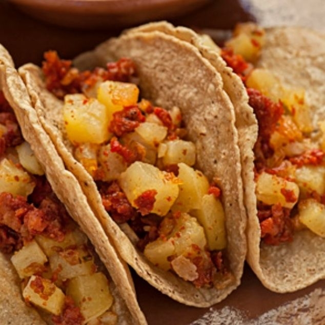 Taco de Chorizo con Papas