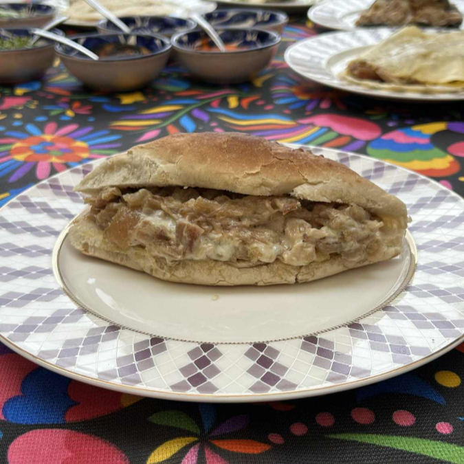Torta de carnitas