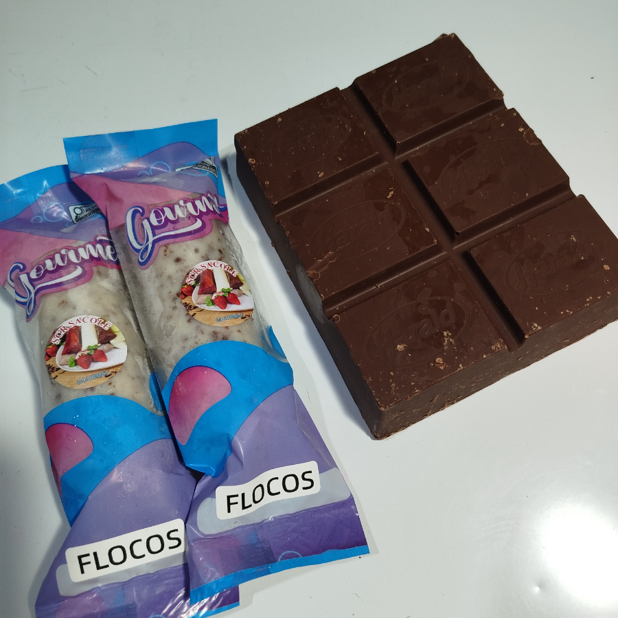 Com flocos de chocolate totalmente diferenciado de tudo que você já viu, com pedacinhos de chocolate, muito cremoso. Faça já o seu pedido pedido e receba no conforto da sua casa.