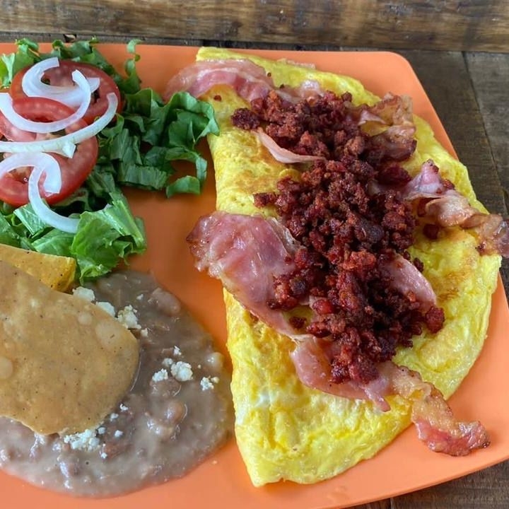 Omelette con Tocino