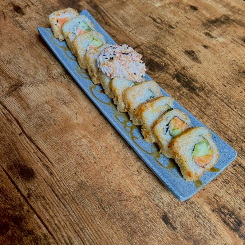 Salmón Crunchy Roll