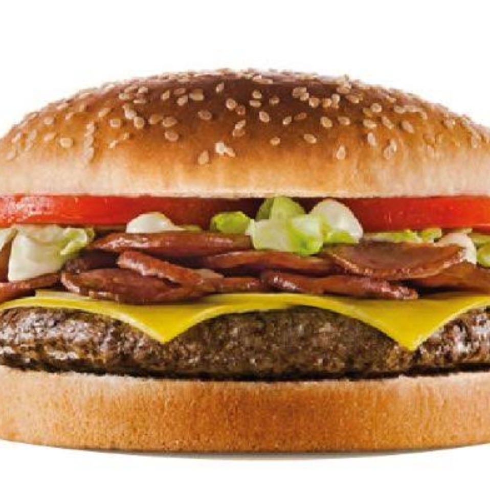 Pão, hambúrguer, queijo, tomate, alface e calabresa