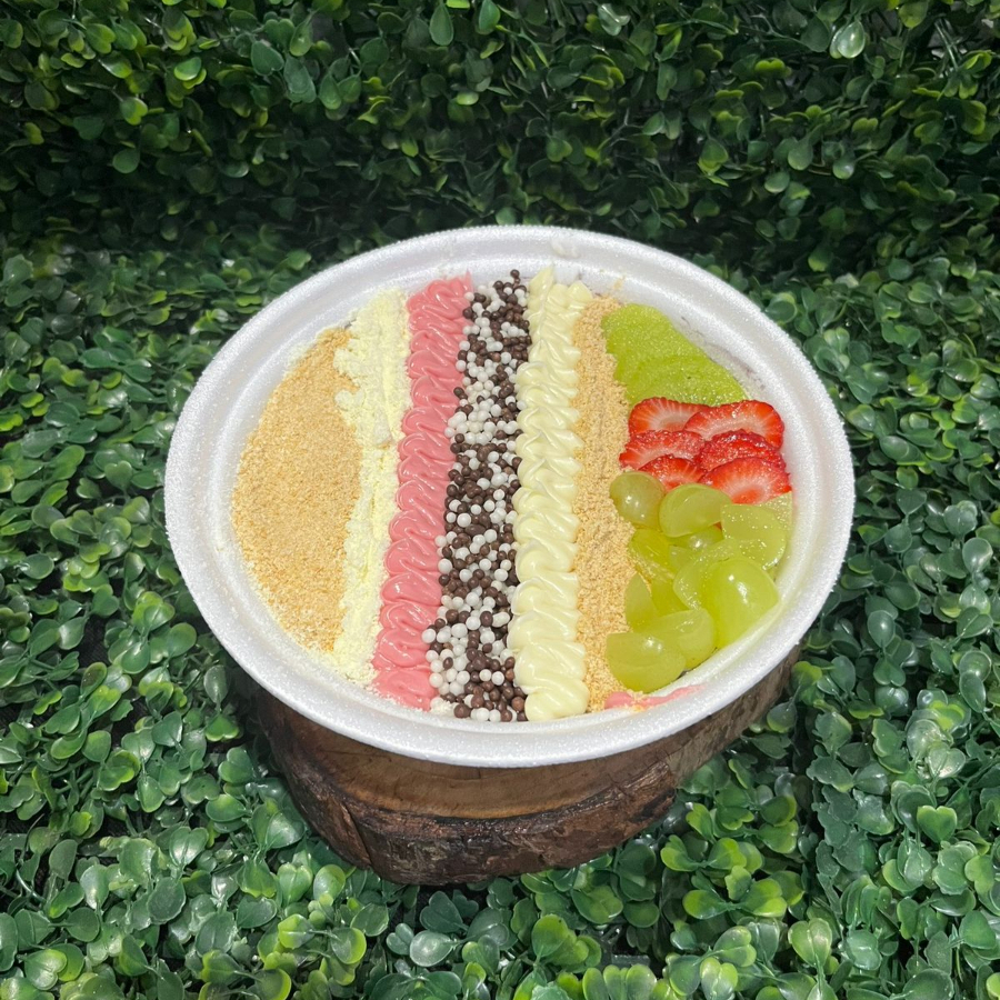 Açaí, 2 caldas, 1 creme, 5 complementos, 3 frutas