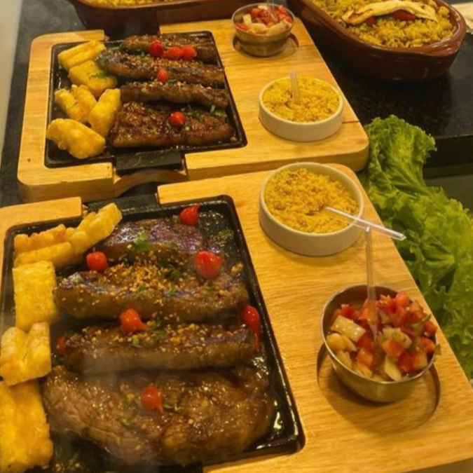 Suculência e sabor incomparáveis! Nossos pratos com picanha são preparados no ponto ideal, garantindo maciez e um toque defumado irresistível. Servidos com acompanhamentos clássicos, são perfeitos para quem busca uma refeição completa e cheia de personalidade.