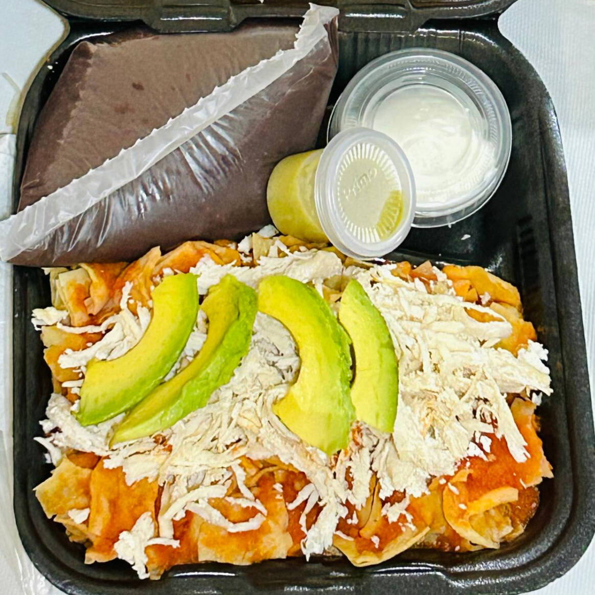 Chilaquiles Rojos con Pollo