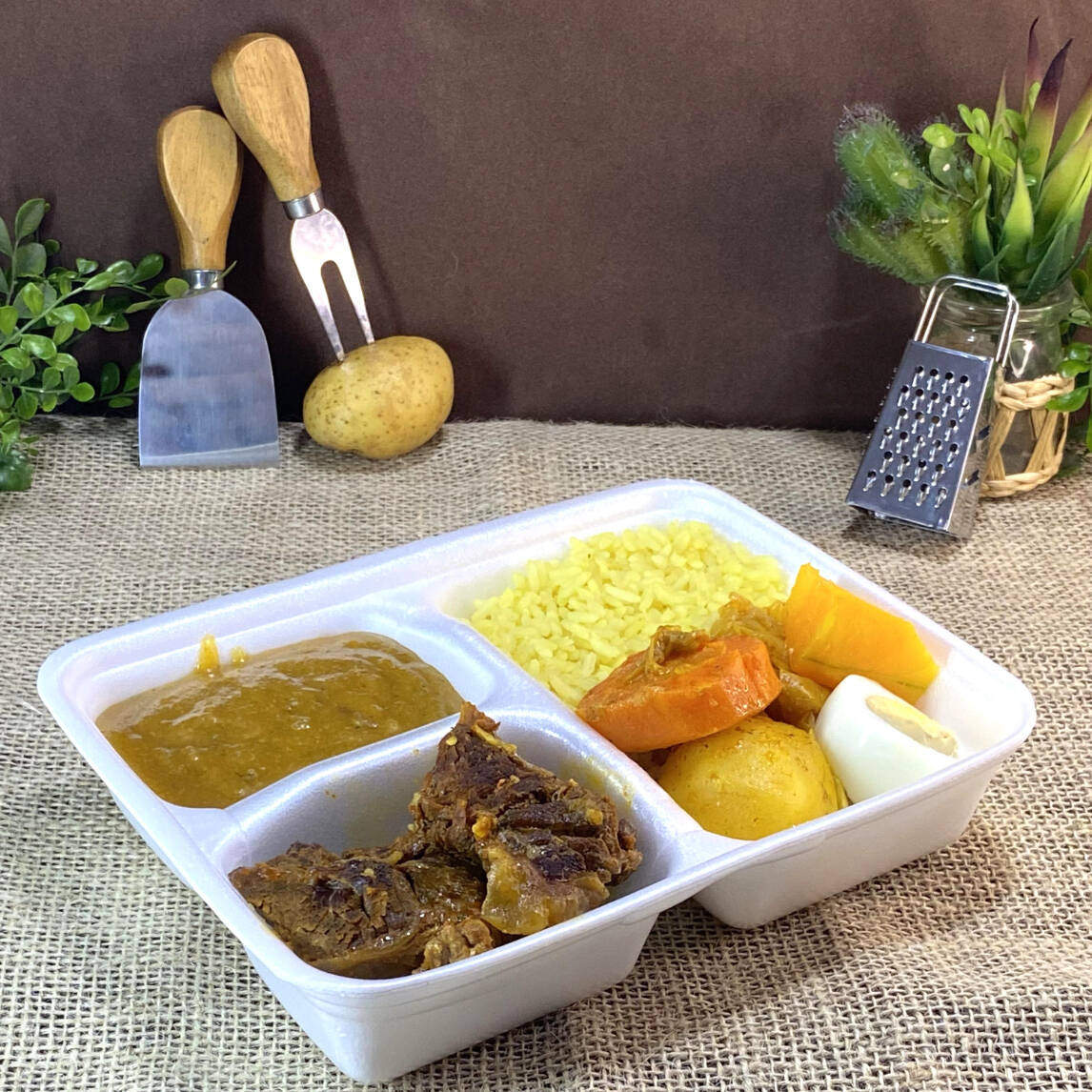 ARROZ , LEGUMES E CARNE GUISADA.