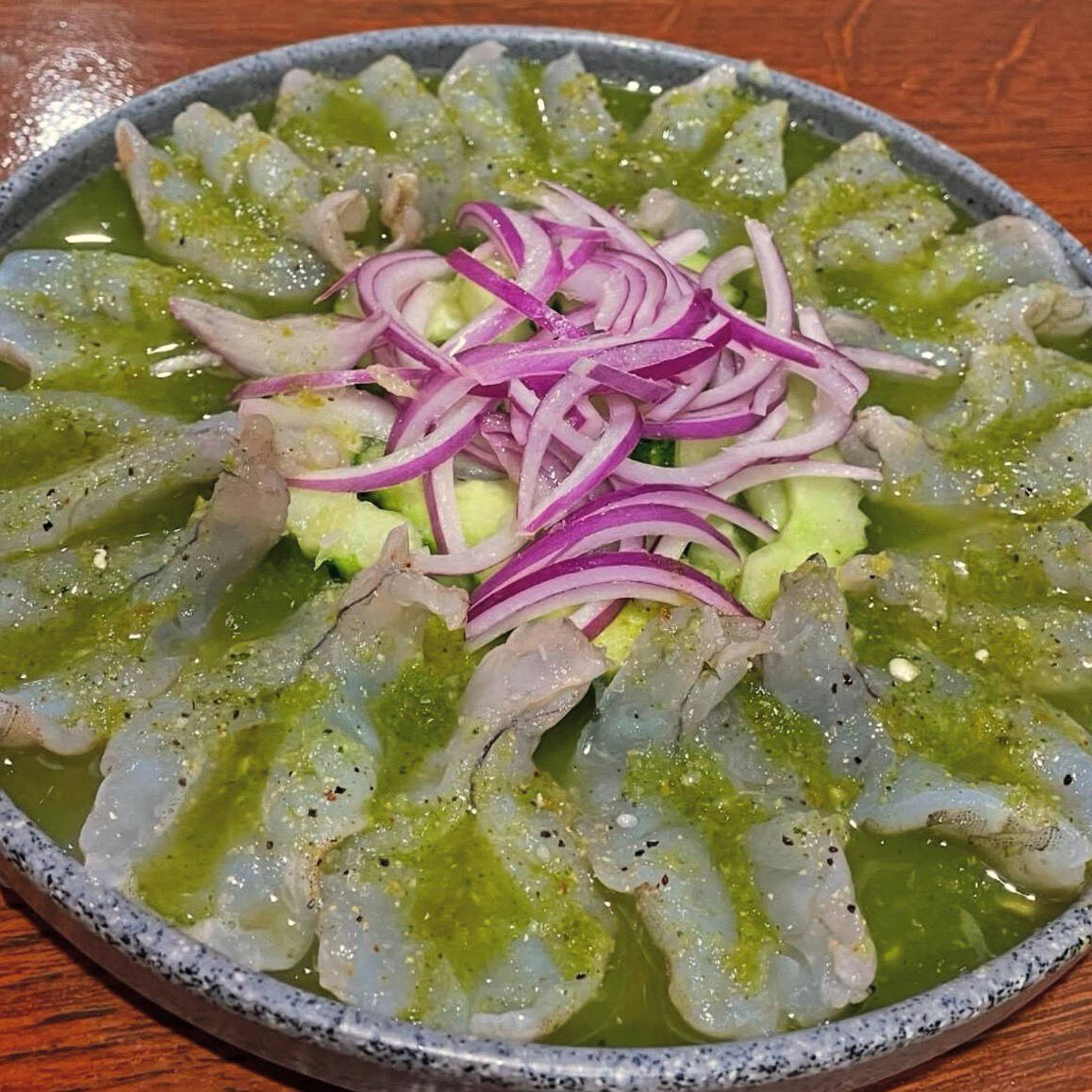 Tostada de Aguachile de Camarón Curtido