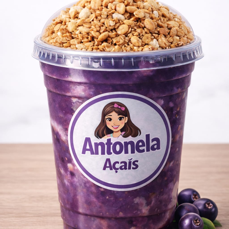 Açaí 180ml e bem gelado, servido no copo com o adicional granola separado por cima.