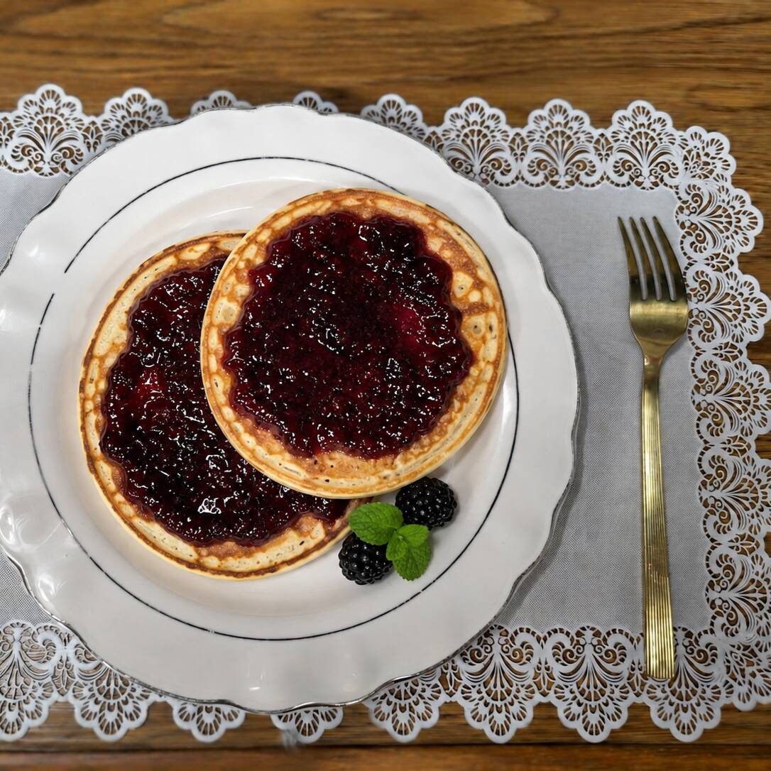 2 Hot Cakes Cubiertos con Mermelada de Zarzamora