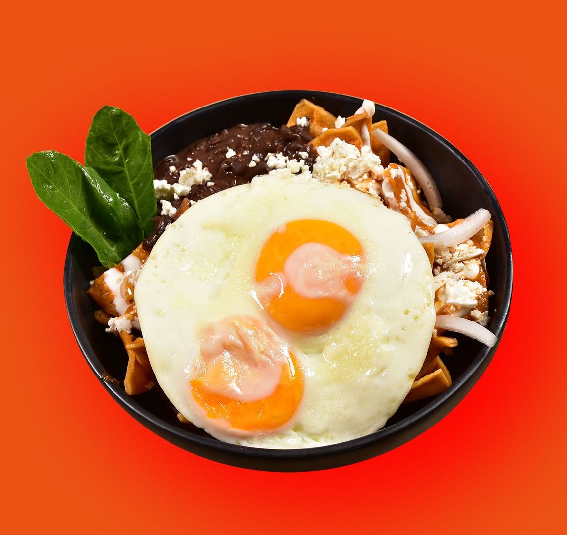 Chilaquiles con 2 Huevos Estrellados