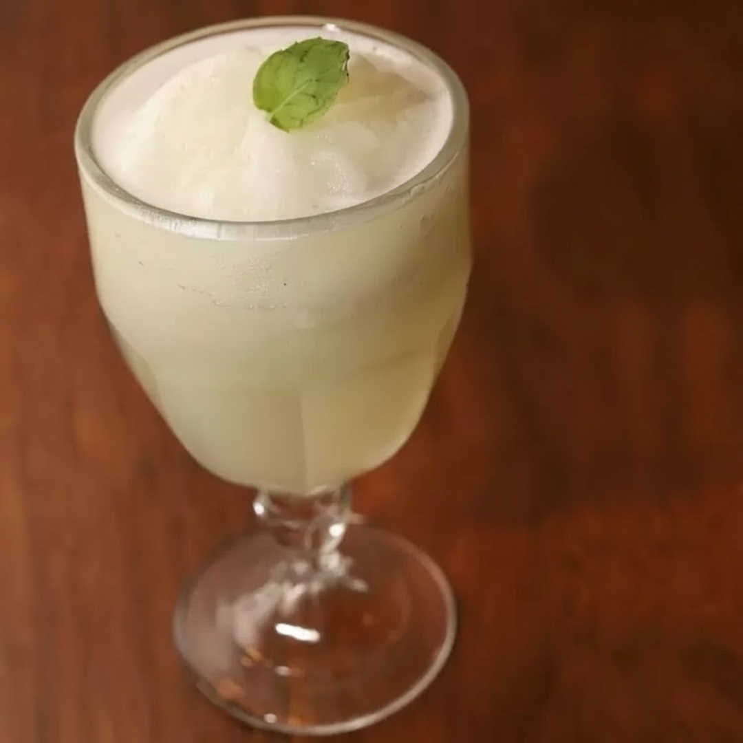 Preparado com suco de limão, gelo. 330ml