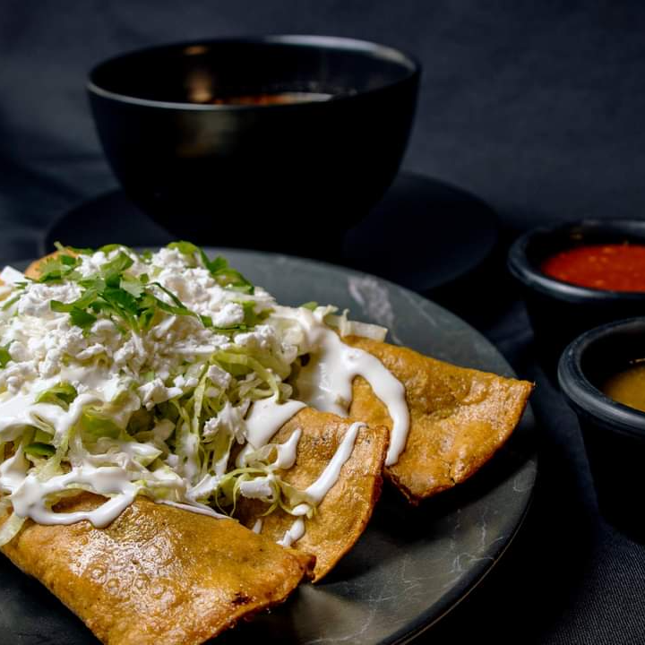 2 piezas de flautas + consomé