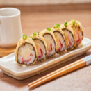 Arroz na massa empanada, recheado de kani e cream cheese