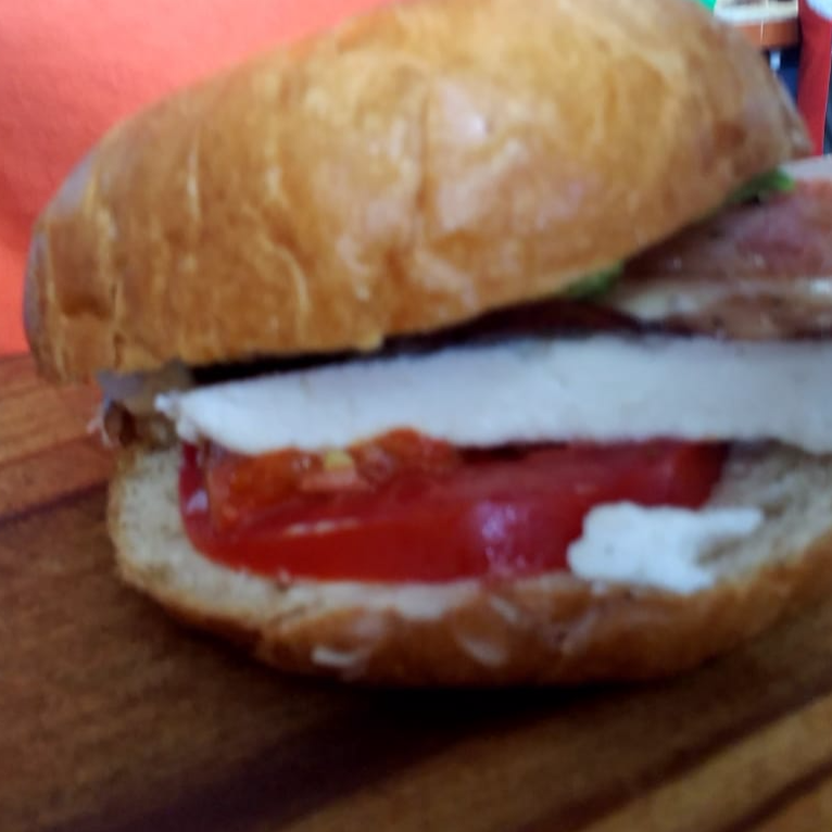 Cuernito de Jamón con Queso Panela