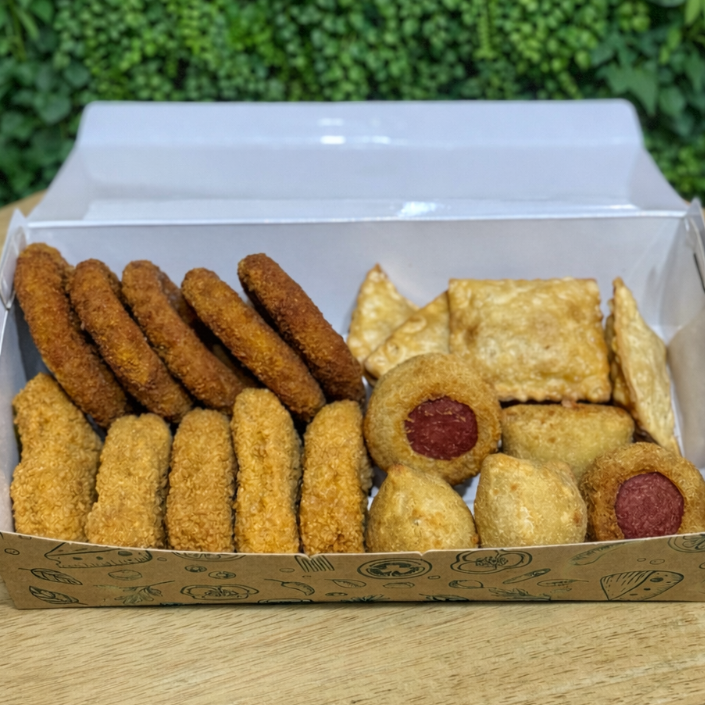 Essa porção serve até 2 pessoas
Acompanha os seguintes itens:
- 5 nuggets
- 5 mini pastéis
- 5 anéis de cebola
- 5 mini churros
- 10 salgadinhos fritos