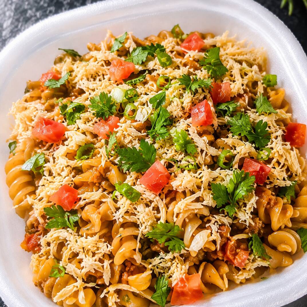 Monte Seu Parafuso 🍝✨
Personalize sua refeição do seu jeito! Escolha os ingredientes da sua preferência e monte um delicioso macarrão parafuso, preparado com molho artesanal, ingredientes selecionados e muito queijo. Uma combinação perfeita de sabor, cremosidade e qualidade em cada garfada.
Feito na hora, com aquele gostinho de comida caseira e do jeitinho que você gosta. Monte o seu e aproveite uma experiência única!