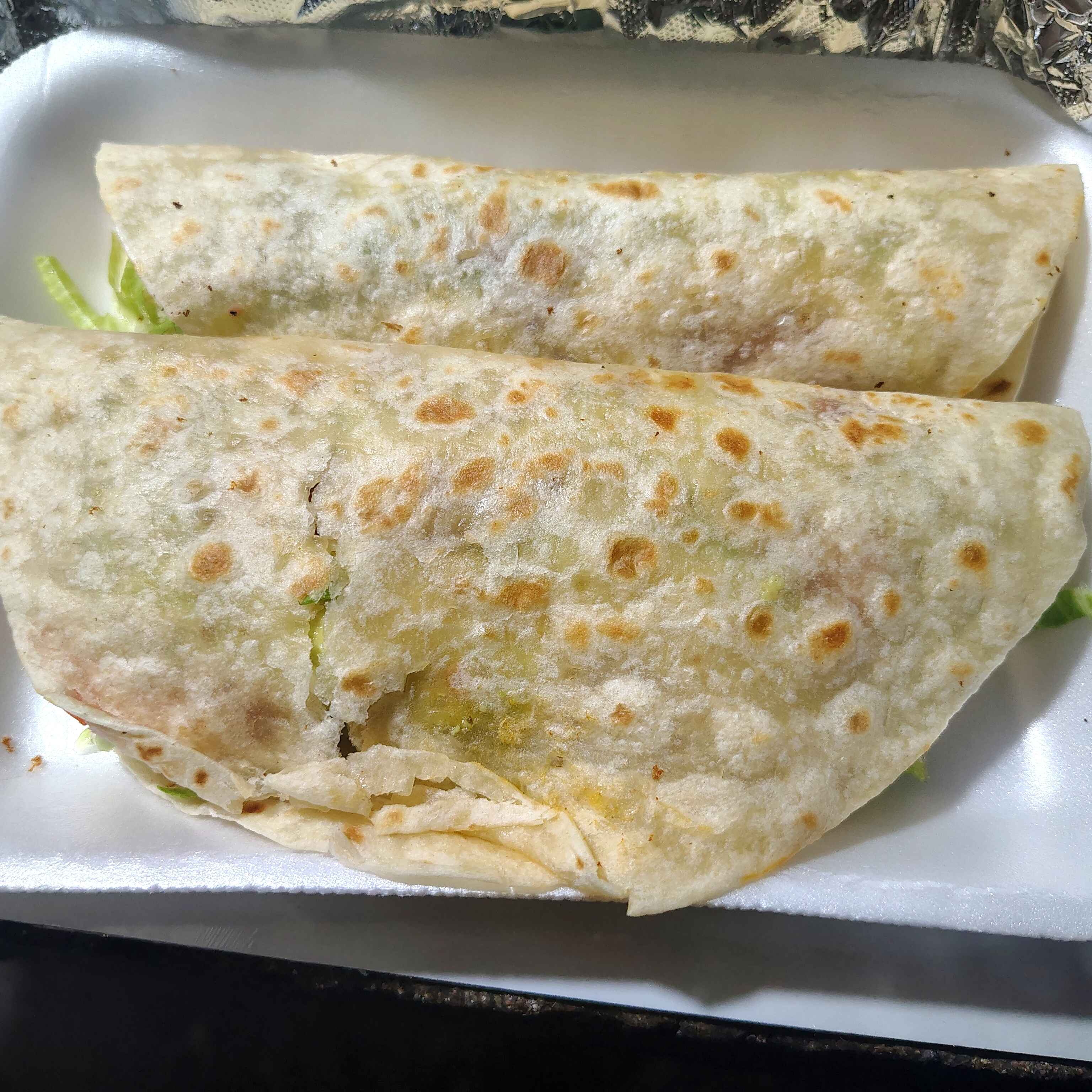 2 Quesadillas de Asada con agua