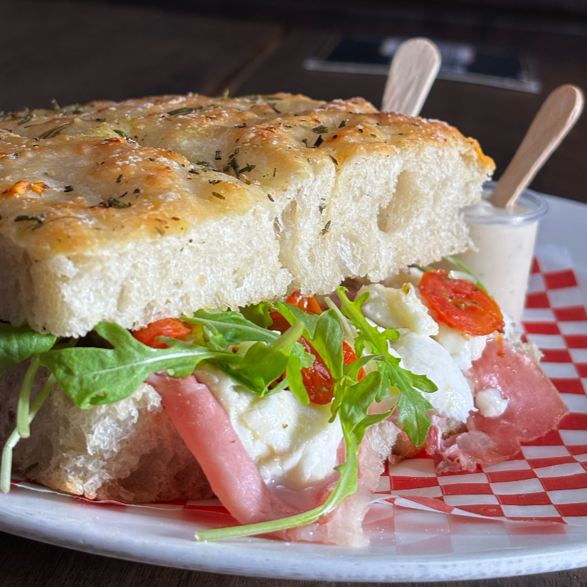Focaccia Sandwich de tomates & Jamon serrano