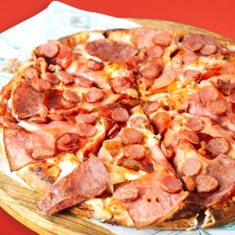 Pizza de Carnes Frías Mediana