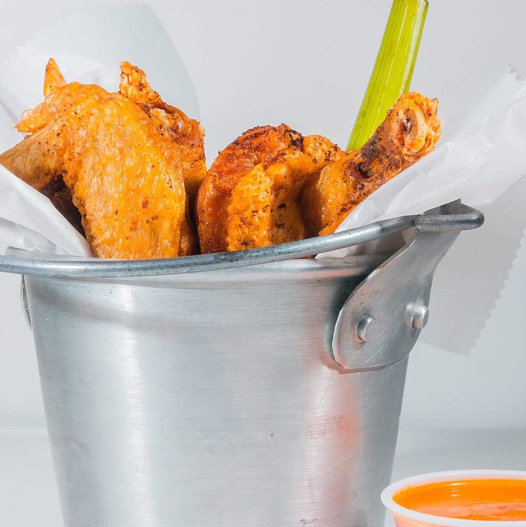 24 Naked Wings - Alitas