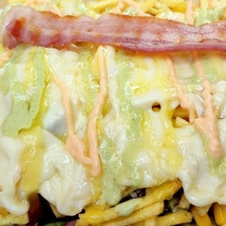 Salchipapa con JAMON