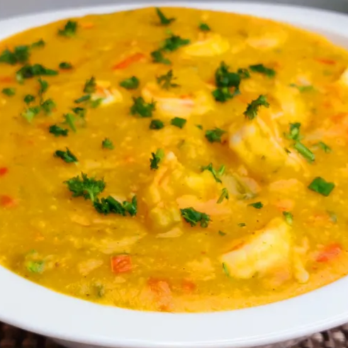 Bobo de camarão super cremoso e muito gostoso a base de creme de aipim, camarão no azeite com um leve toque de coentro