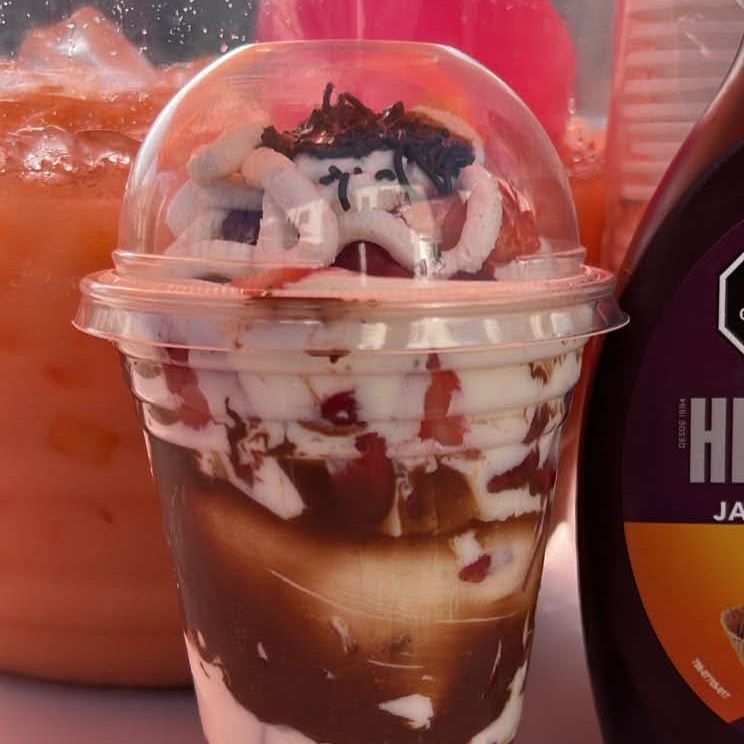 Fresas con crema vaso del #16 topin nuez y nutella