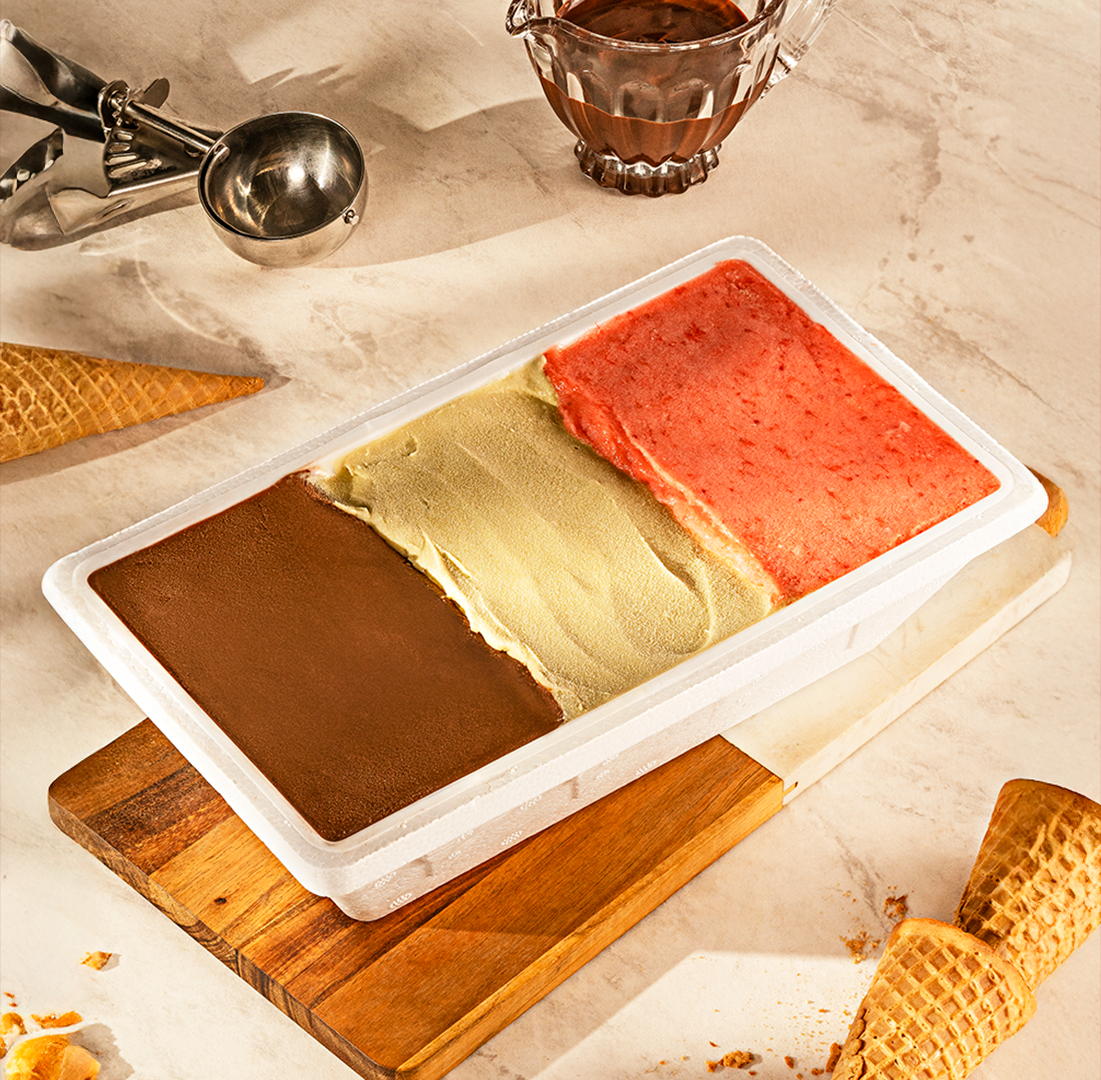 Escolha até 3 sabores de gelato/sorvete. Tamanho ideal para compartilhar com até 6 pessoas