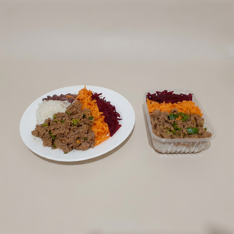 Marmitas- média (200g) - grande (400g). marmita saudável, saborosa, prática e nutritiva! . observações: -marmitas congeladas, aquecimento no microondas, forno ou banho maria. -taxa de R$ 2,00 por cada marmita de carne bovina.