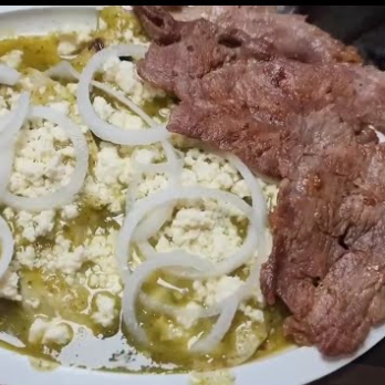 Chilaquiles Verdes con Bistec