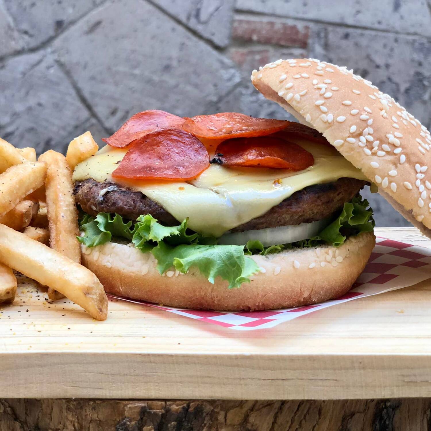 Hamburguesa Pollo~Cruji Mas Peperonis