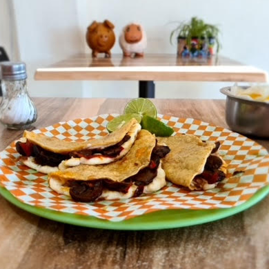 Quesadilla Con Copete