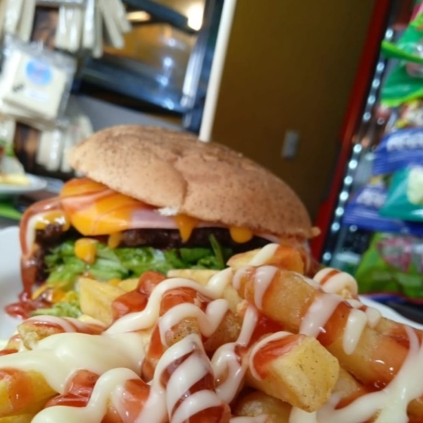 Hamburguesa Especial con Papas
