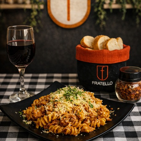 Fusilli al Chipotle con Pollo y Tocino