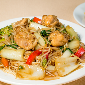 Menú Tallarín Especial con Pollo en Trozos