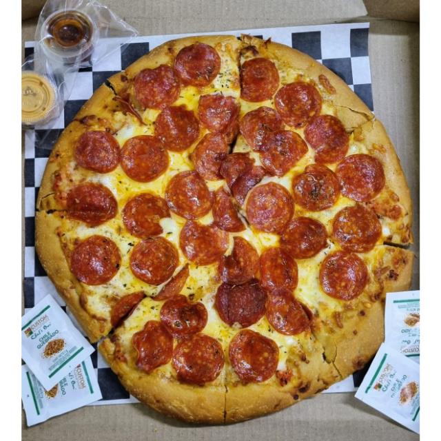 PIZZA PEPPERONI Y QUESOS