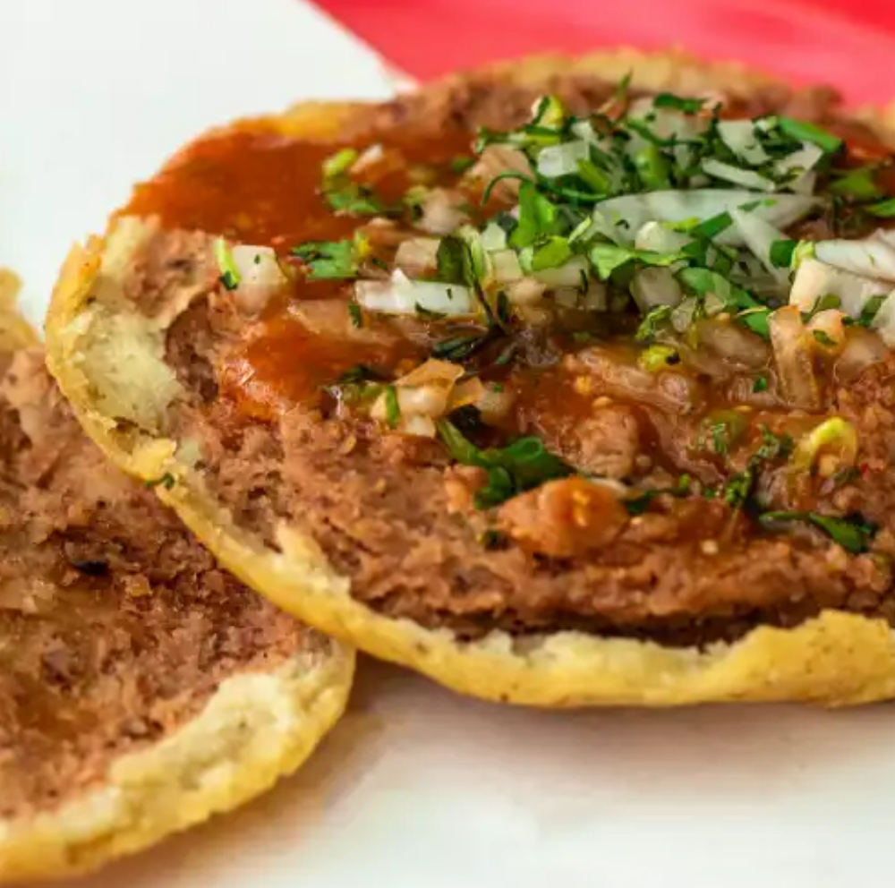 GORDITA DE CHICHARRÓN.