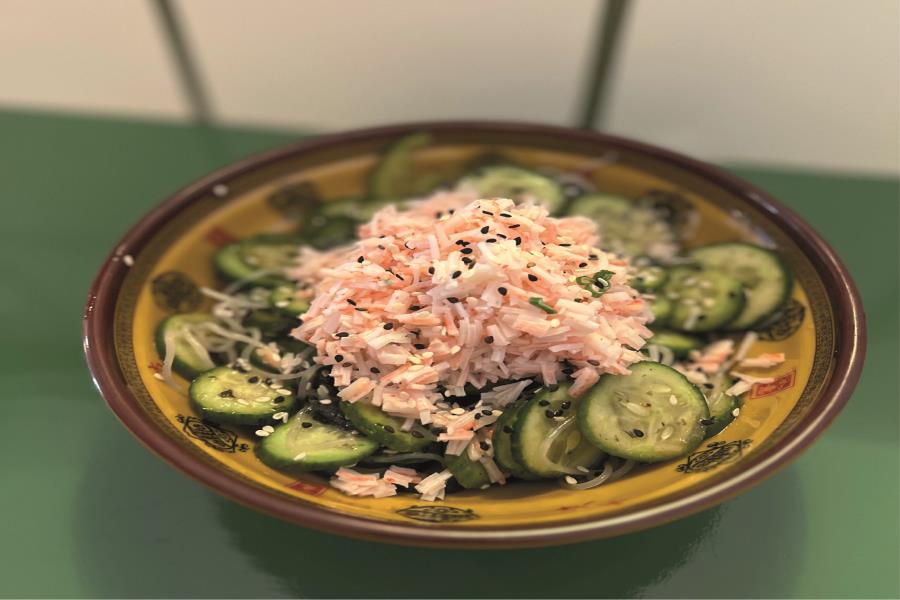 ENSALADA DE PEPINO CON FIDEOS DE ARROZ Y ALGAS