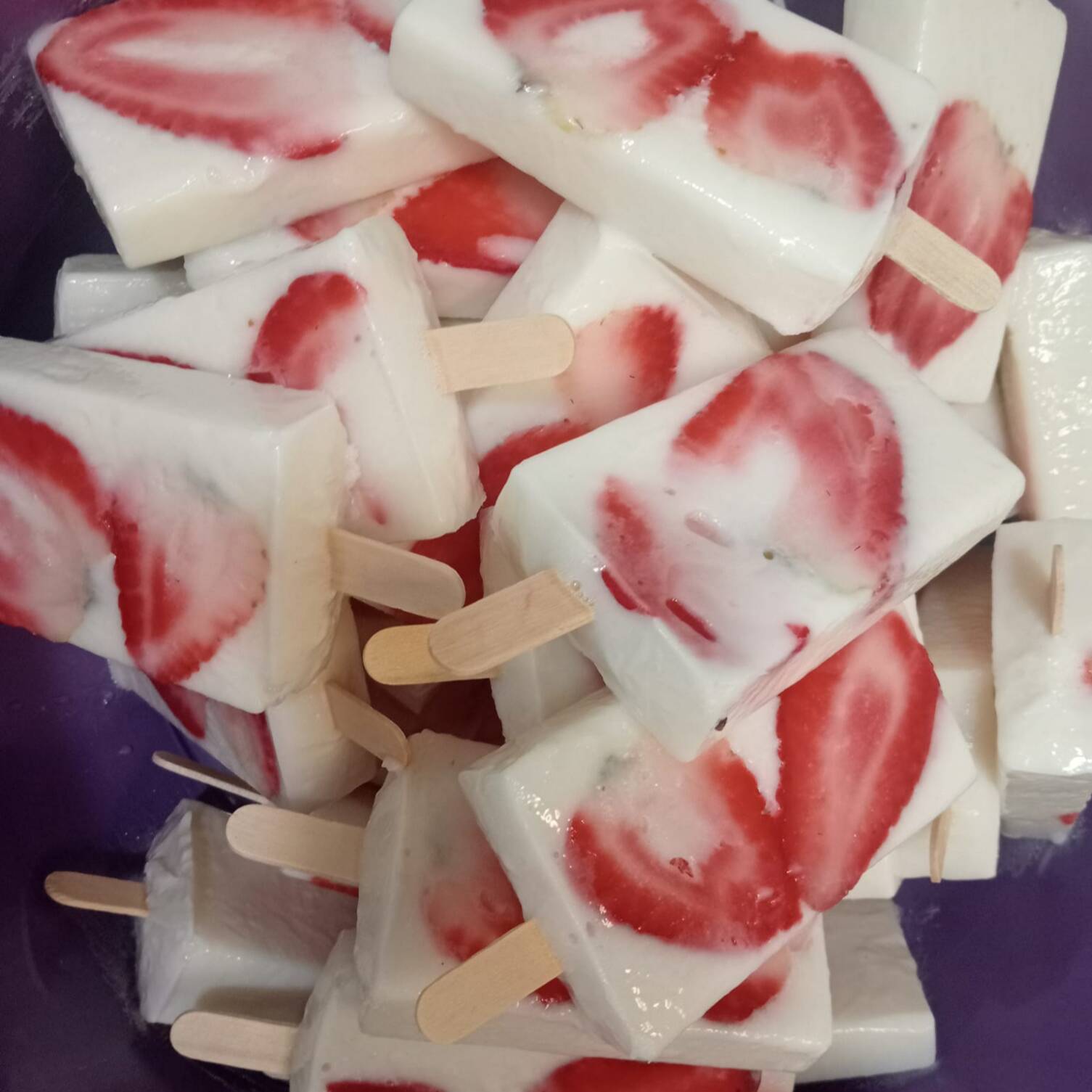 PALETA FRESAS CON CREMA NATURAL