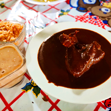 Mole con Pollo