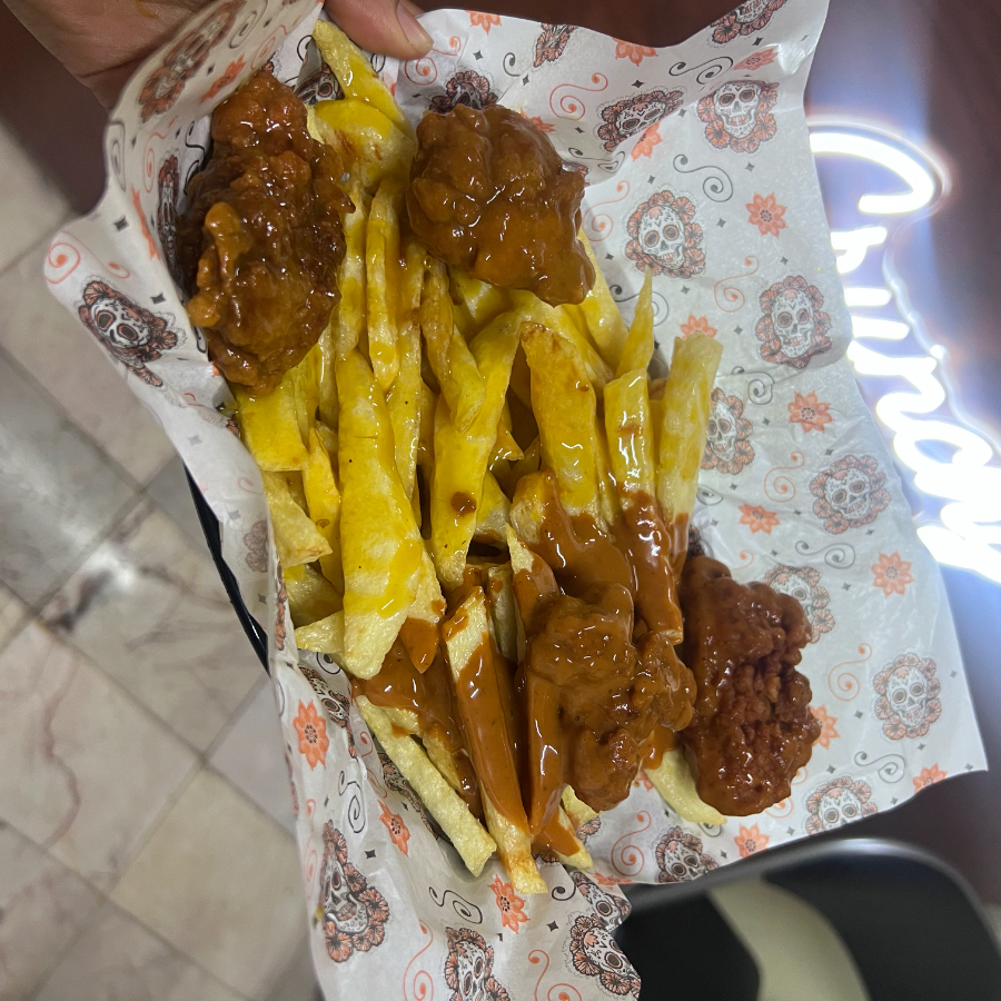 PAPAS CON TOPPING (4 BONELESS)