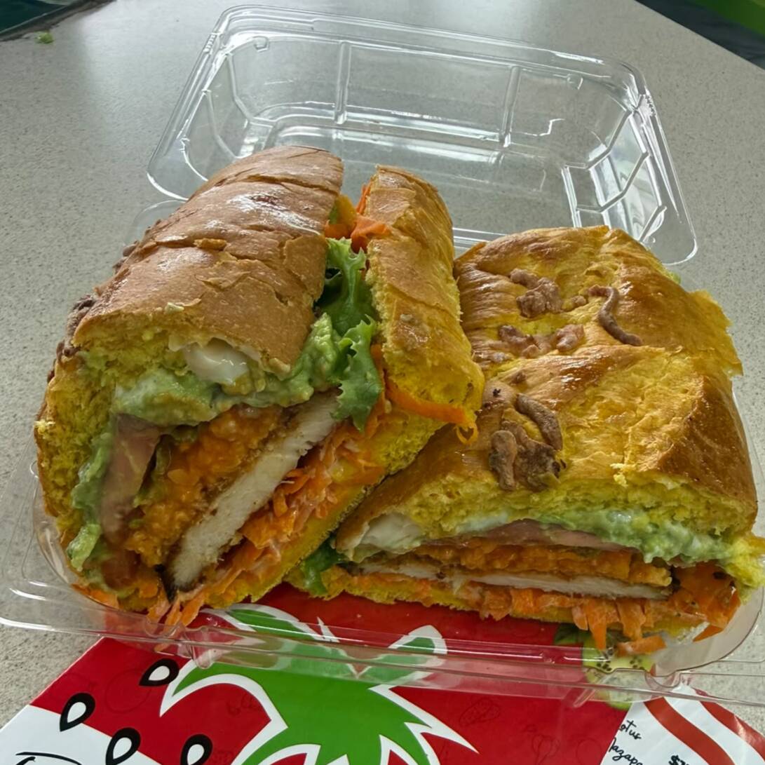 Sandwich con Salsa Búfalo