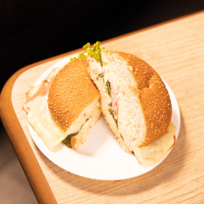 presunto, queijo, ovo, salada e maionese