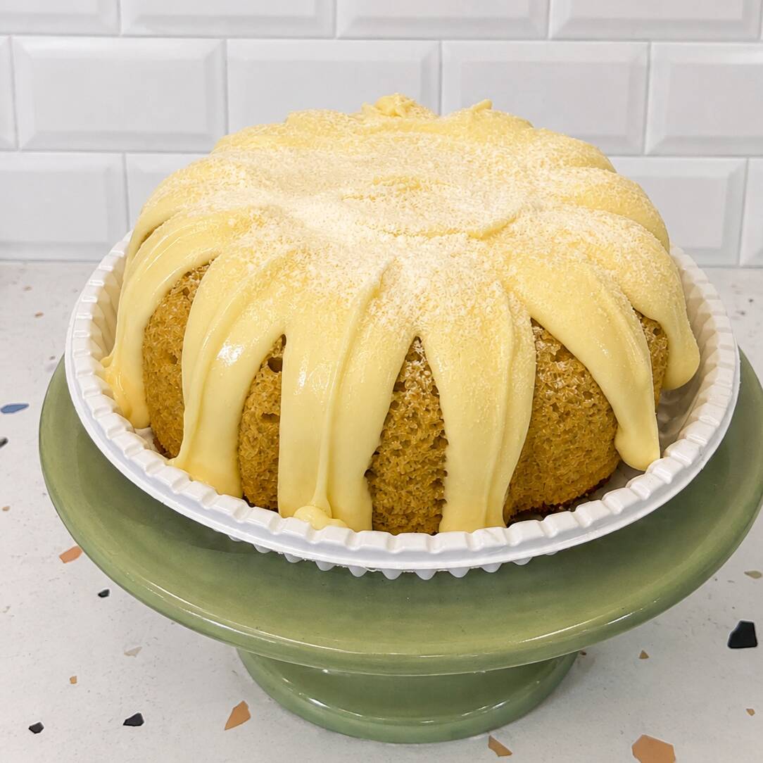 Massa de Ninho fofinha, coberto por brigadeiro de Ninho cremoso e leite Ninho polvilhado. Serve 10 pedaços aprox.