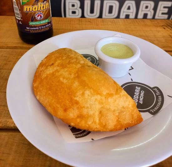 Empanada de queso con tajadas