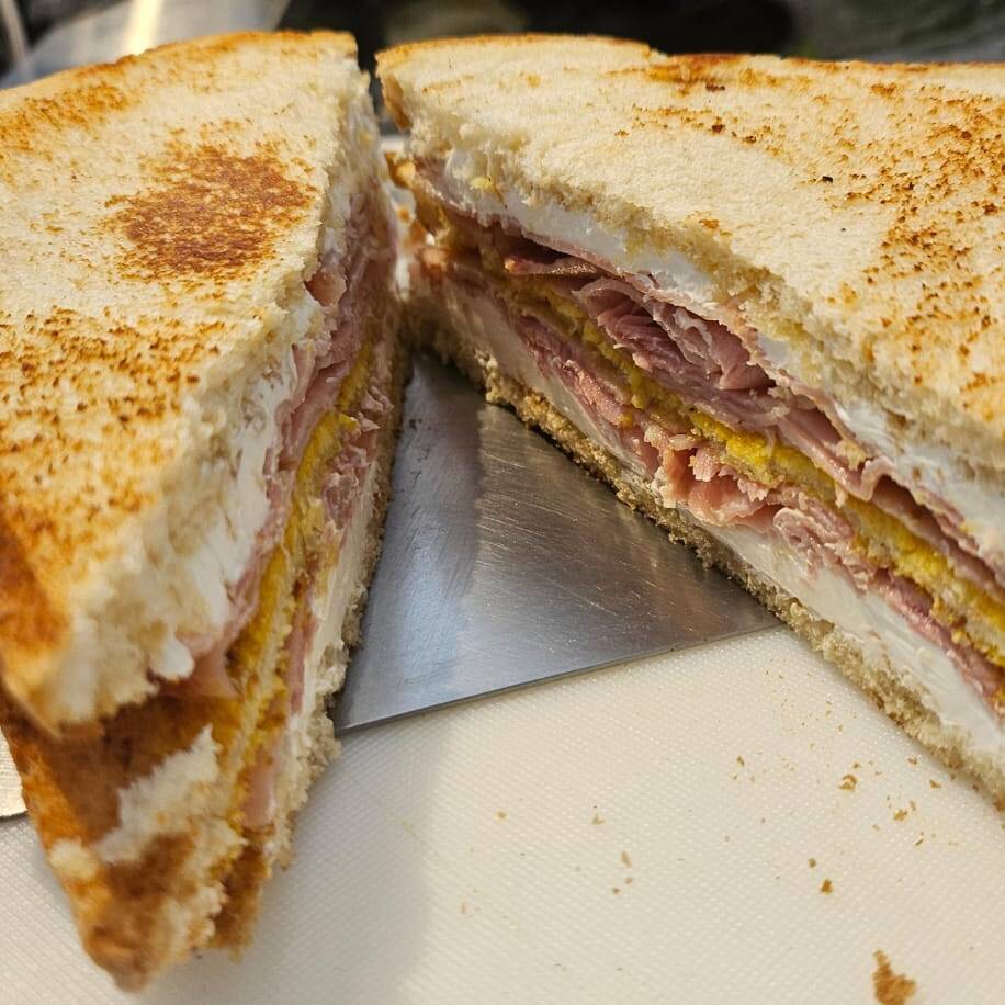 Sandwich Pack Sismo + bebida + réplica