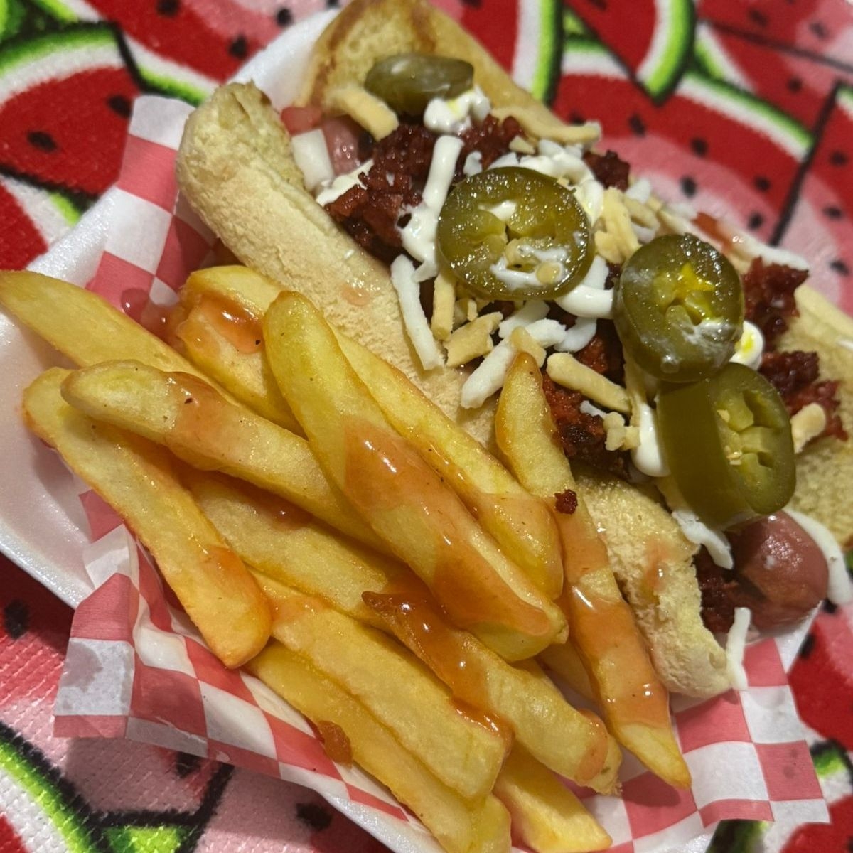 HotDogs con chorizo queso y papas