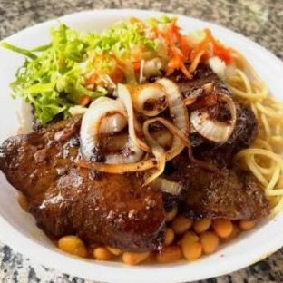 Acompanhamentos: Feijão Preto, Arroz, Macarrão, Salada e Farofa