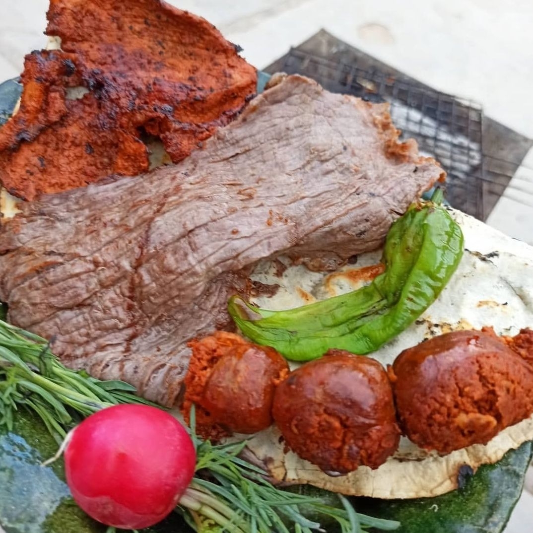 Tlayuda con 3 Carnes